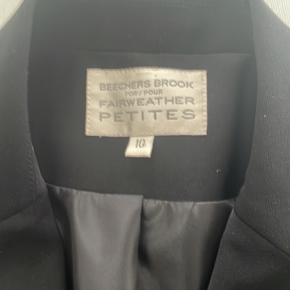 Cute little black Blazer - Picture 7 of 7